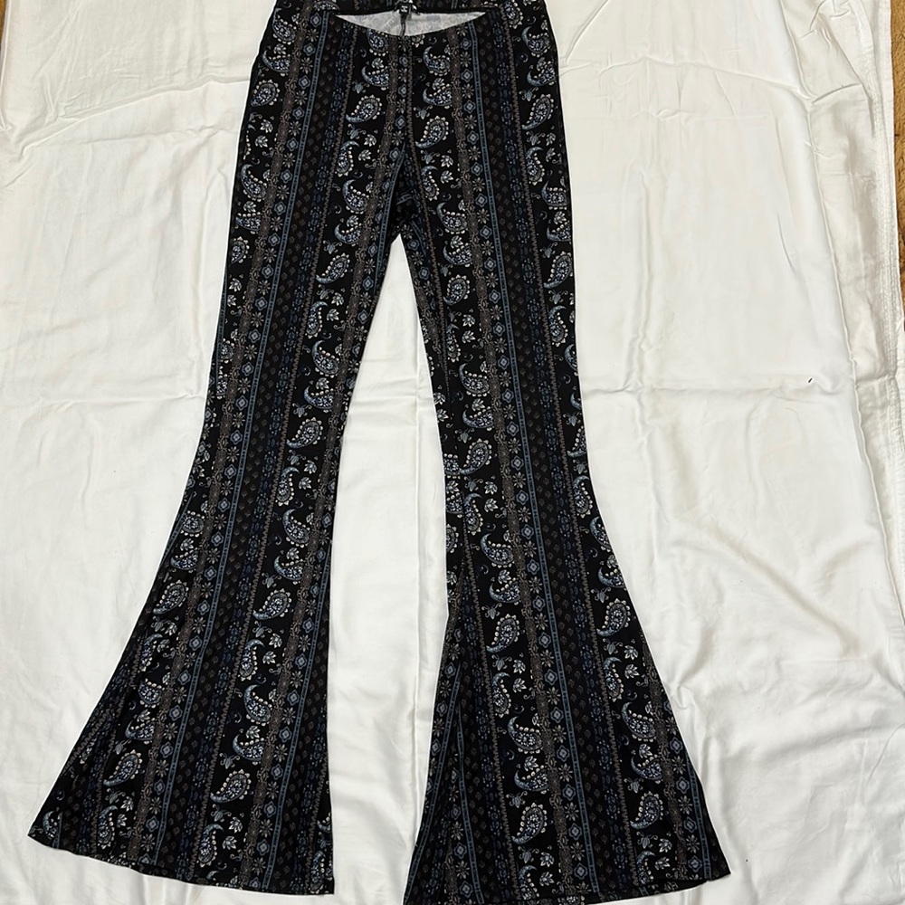 Bell bottom leggings